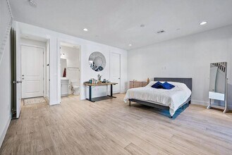 5256 Beckman Ter in Palm Beach Gardens, FL - Foto de edificio - Building Photo