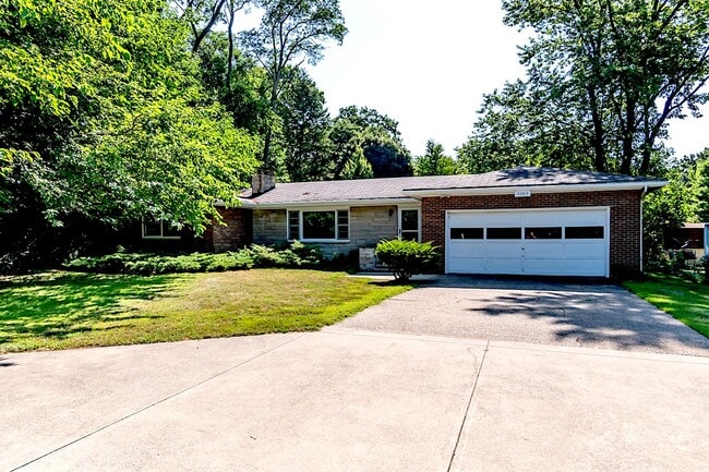 property at 2003 Lakeshore Dr