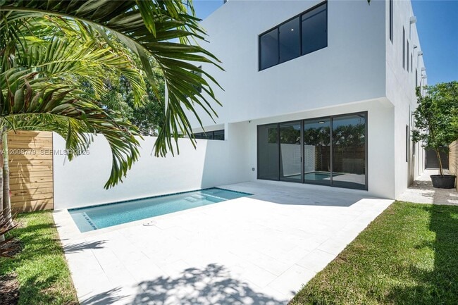 1241 SW 23rd St in Miami, FL - Building Photo - Building Photo