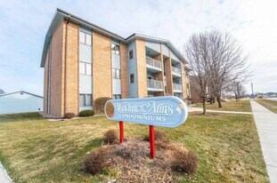 9621 Merrillville Rd, Unit 201 in Crown Point, IN - Building Photo