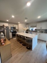 8244 Woodrose St in Jurupa Valley, CA - Foto de edificio - Building Photo