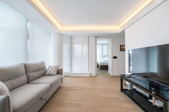 1408 Robson St in Vancouver, BC - Building Photo - Building Photo