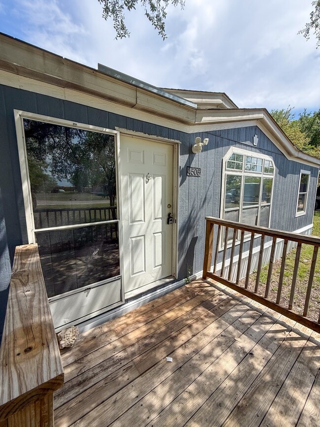 4506 Legend Falls in San Antonio, TX - Building Photo - Building Photo