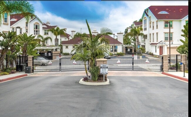 820 Harbor Cliff Way in Oceanside, CA - Foto de edificio - Building Photo