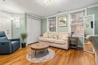 4 Lathrop Pl, Unit 1 in Boston, MA - Building Photo - Building Photo