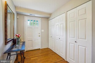 1803 Rupert St in McLean, VA - Building Photo