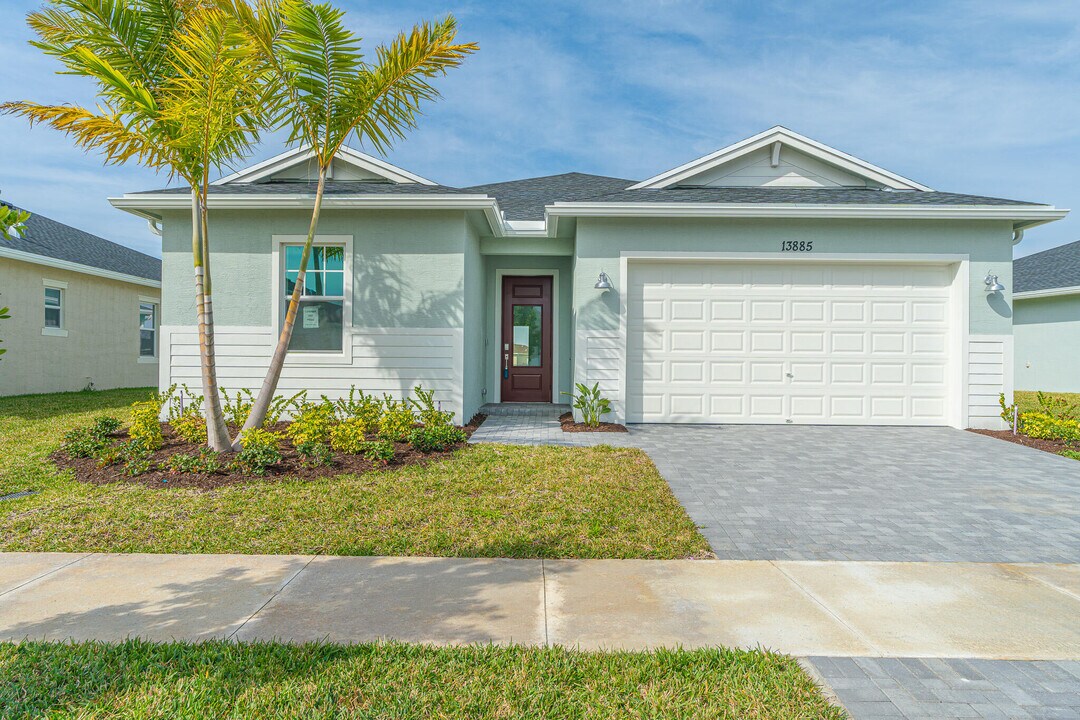 13885 SE Riversway St in Port St. Lucie, FL - Building Photo