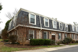 Salem Square Condominiums in Louisville, KY - Building Photo - Building Photo