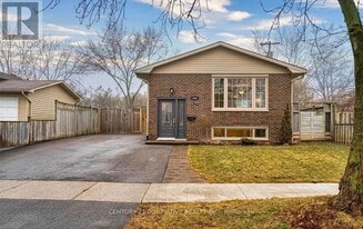 586 Chamberlain Rd in Burlington, ON - Building Photo