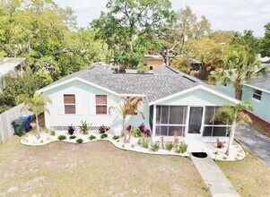 428 Orangewood Dr in Dunedin, FL - Building Photo - Building Photo