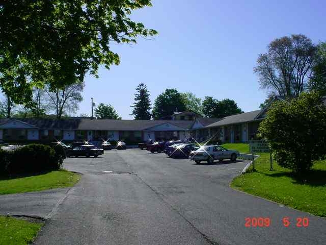 Washington Square Apartments in Angola, IN - Building Photo