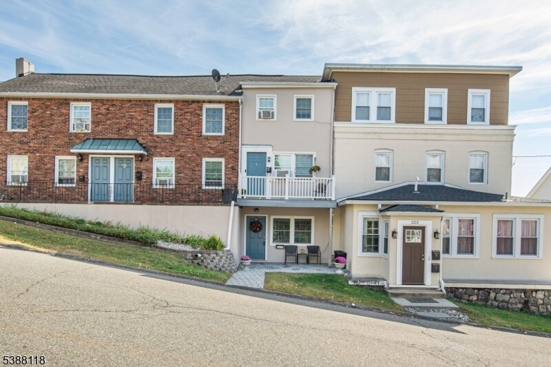 325 Liberty St in Boonton, NJ - Building Photo