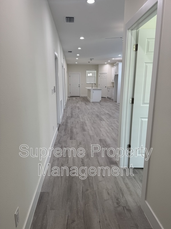 7006 Madison Ave in Tampa, FL - Building Photo - Building Photo