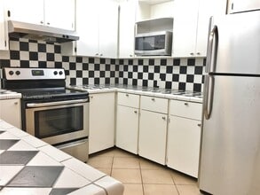 5831 SW 62nd St-Unit -- in Miami, FL - Building Photo - Building Photo