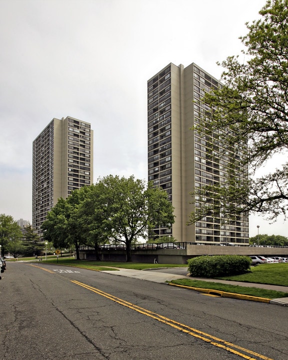 Horizon House in Fort Lee, NJ - Building Photo