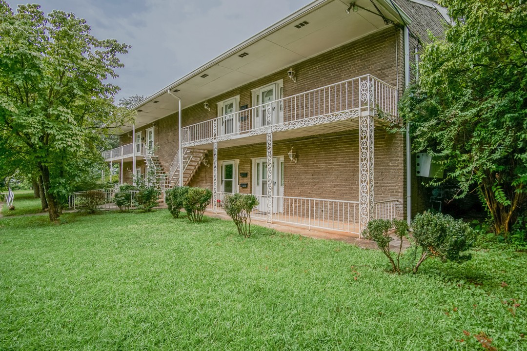 Air Court Apartments in Atlanta, GA - Building Photo