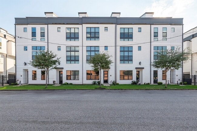 property at 2914 Lamar St