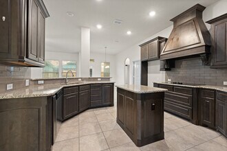 105 Live Oak Dr in Crowley, TX - Building Photo - Building Photo