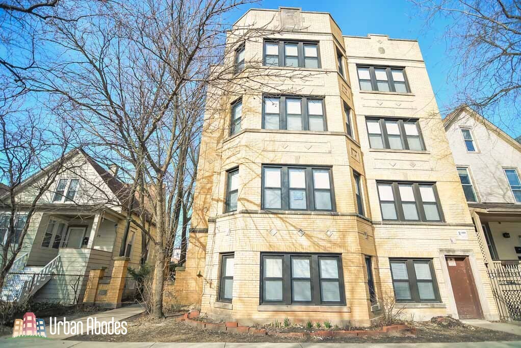 2231 N Sawyer Ave, Unit M07B in Chicago, IL - Foto de edificio