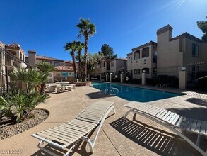 1851 Hillpointe Rd in Henderson, NV - Building Photo - Building Photo