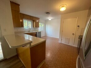 2117 Deerfield Ave in Redding, CA - Building Photo - Building Photo