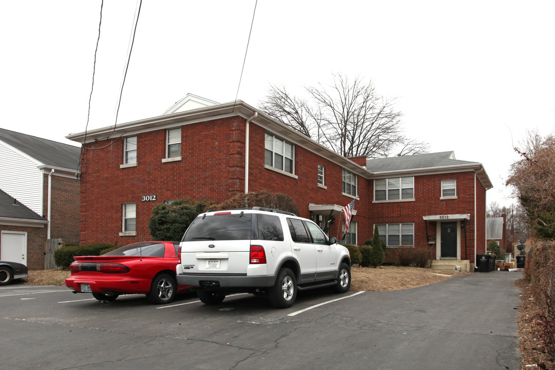 3012 Poplar Level Rd in Louisville, KY - Foto de edificio