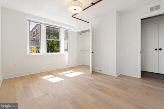 901 King St in Alexandria, VA - Foto de edificio - Building Photo