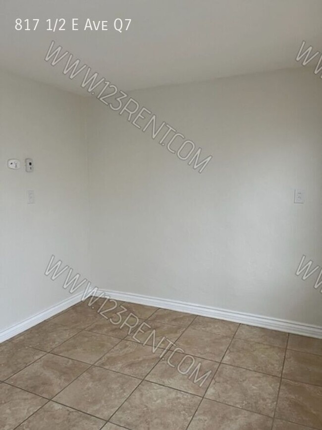 817 E Ave Q7 in Palmdale, CA - Building Photo - Building Photo