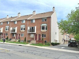 101 Grove St in Stamford, CT - Building Photo