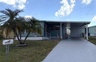 5221 Beechmont Ave in Sarasota, FL - Building Photo
