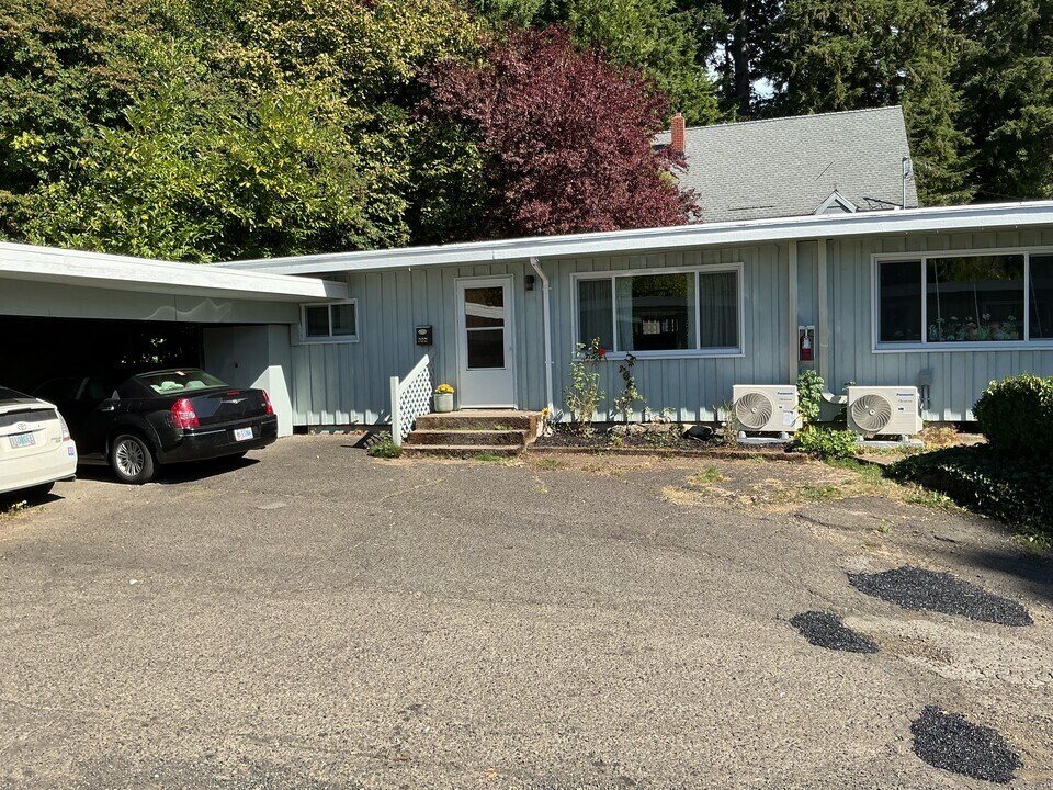 322 SE 2nd St, Unit 322 SE 2nd St Toledo OR in Toledo, OR - Building Photo