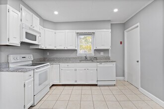 10 Richardson St, Unit 1 in Wakefield, MA - Building Photo - Building Photo