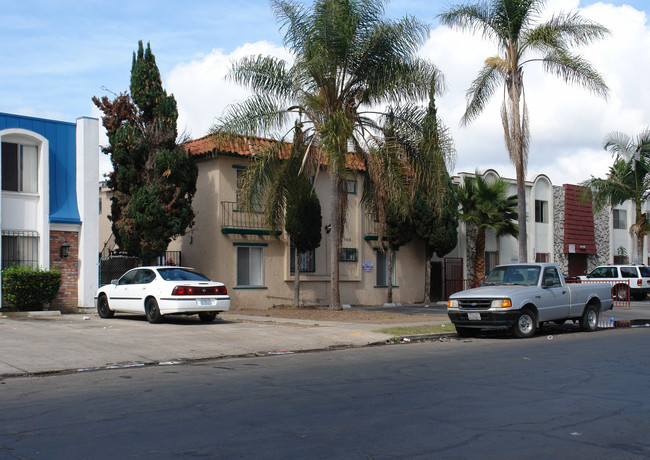 4146 Menlo Ave in San Diego, CA - Foto de edificio - Building Photo