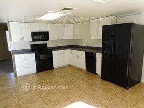 4335 E Nancy Ln in Phoenix, AZ - Foto de edificio - Building Photo