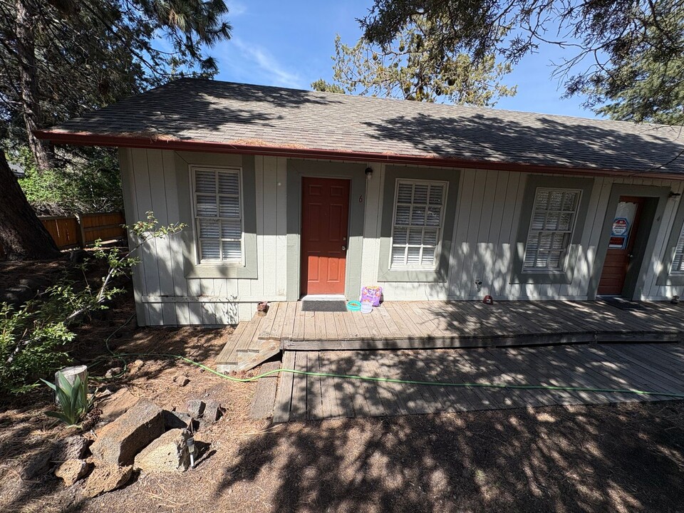6 SW Cleveland Ave in Bend, OR - Building Photo