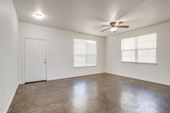 723 Hometown Vlg Ct in Joshua, TX - Building Photo - Building Photo