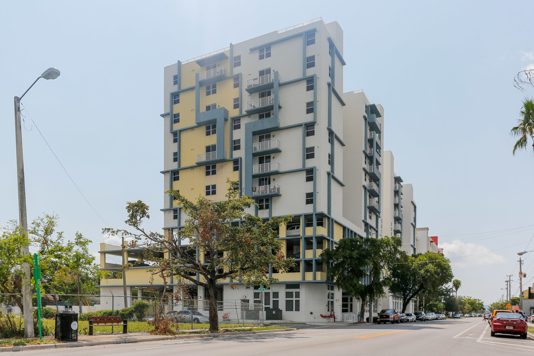 Notre Dame Apartments in Miami, FL - Foto de edificio