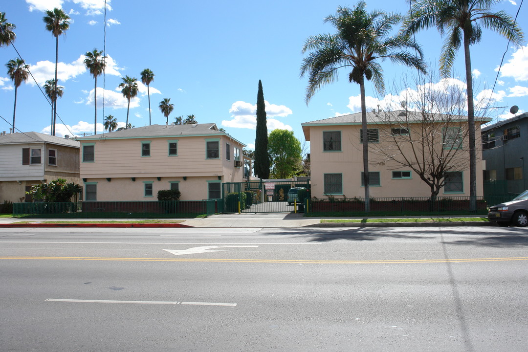 14306-14310 Vanowen St in Van Nuys, CA - Foto de edificio