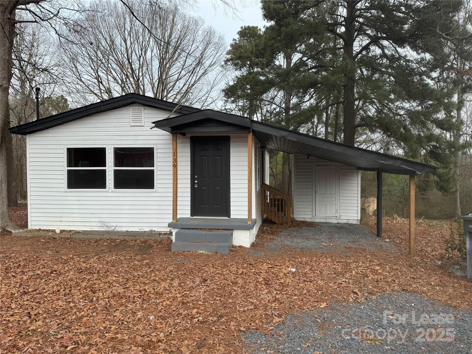 139 Barrass St in Polkton, NC - Building Photo