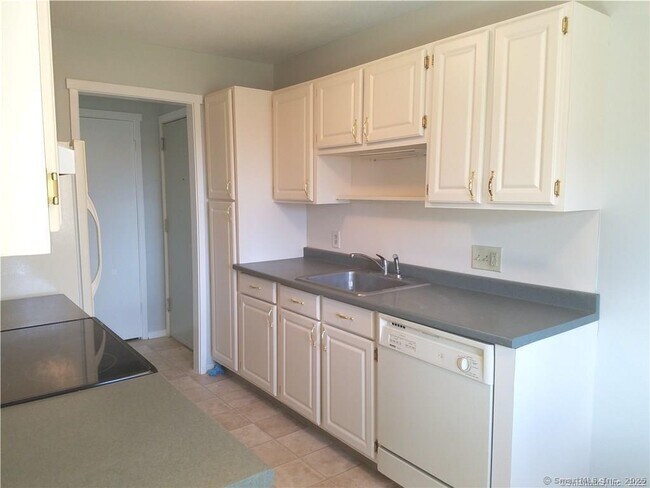 189 Heritage Vlg in Southbury, CT - Building Photo - Building Photo