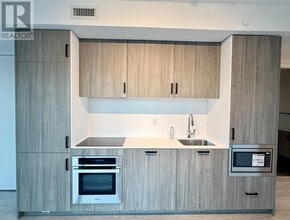 88 Queen St E in Toronto, ON - Building Photo - Building Photo