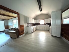 16066 N Loop Dr in Plantersville, TX - Building Photo