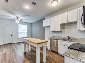 3316 Brambleton Hill Pl in Forest Hill, TX - Foto de edificio - Building Photo