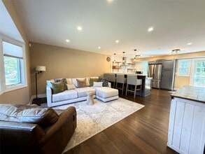 186 Nassau Rd in Huntington, NY - Building Photo - Building Photo