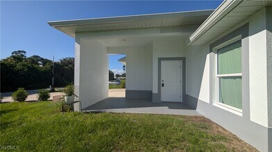 6058 Lacota Ave in Ft. Myers, FL - Foto de edificio - Building Photo