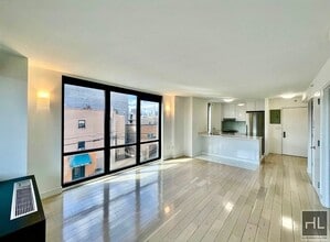 27-40-40 21st St in Queens, NY - Building Photo - Building Photo