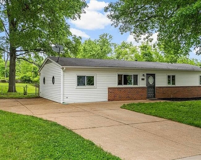 284 Ramsey Ln in Ballwin, MO - Building Photo - Building Photo