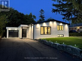 25 Knowles Crescent in Aurora, ON - Building Photo