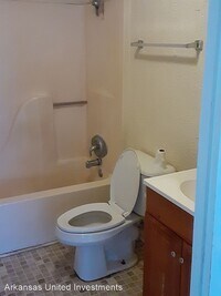 166 Roosevelt Rd photo'