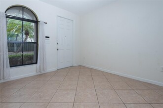 10261 NW 32nd Terrace in Doral, FL - Building Photo - Building Photo